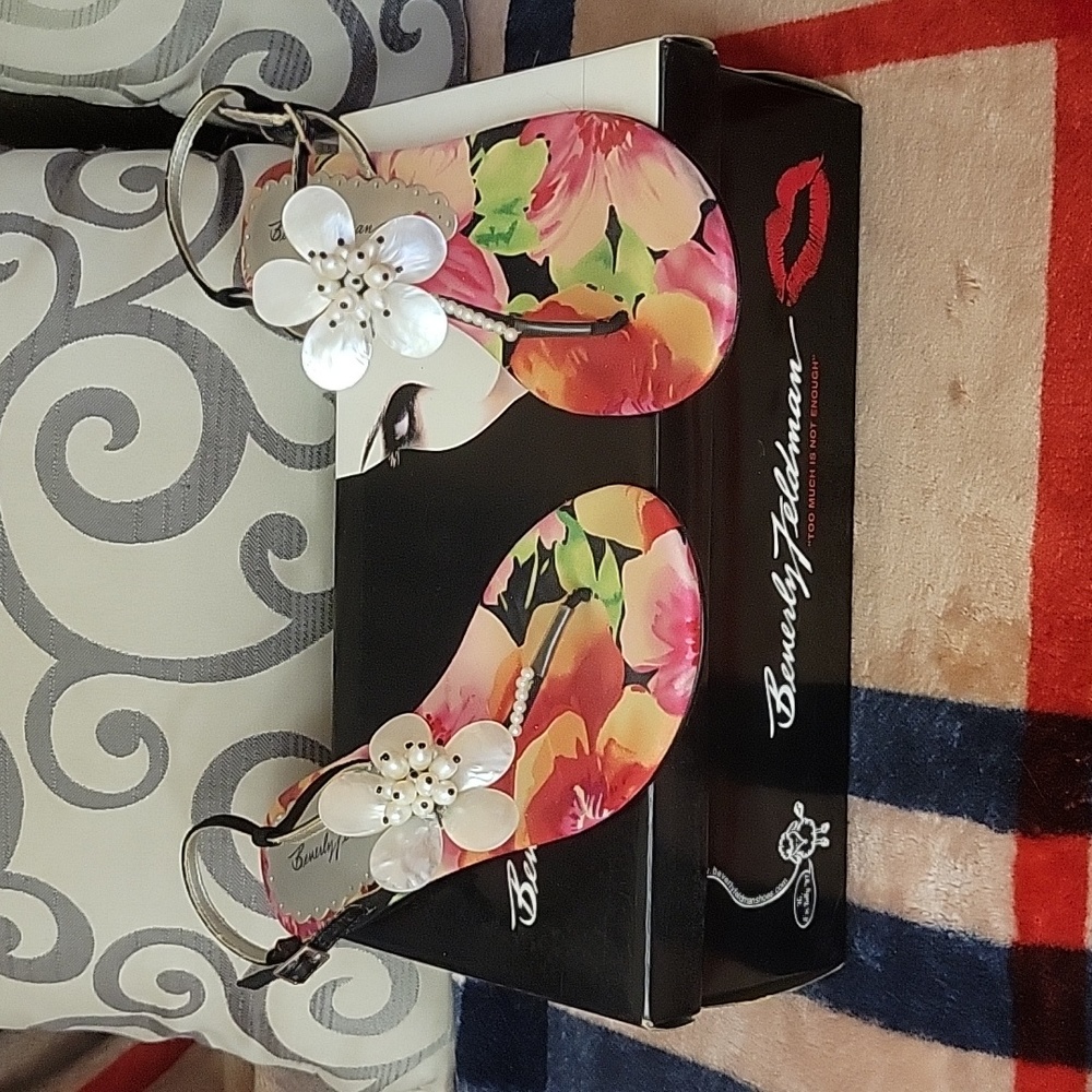 Beverly Feldman pearl flower sandals. Size: 6M.